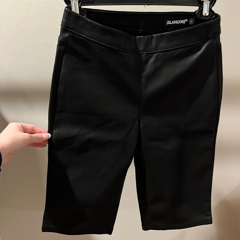 WOMENS BLACK LEATHER BIKER SHORTS—BlankNYC size 25 (small)